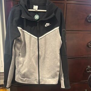 Nike Women's Black and Gray Jacket